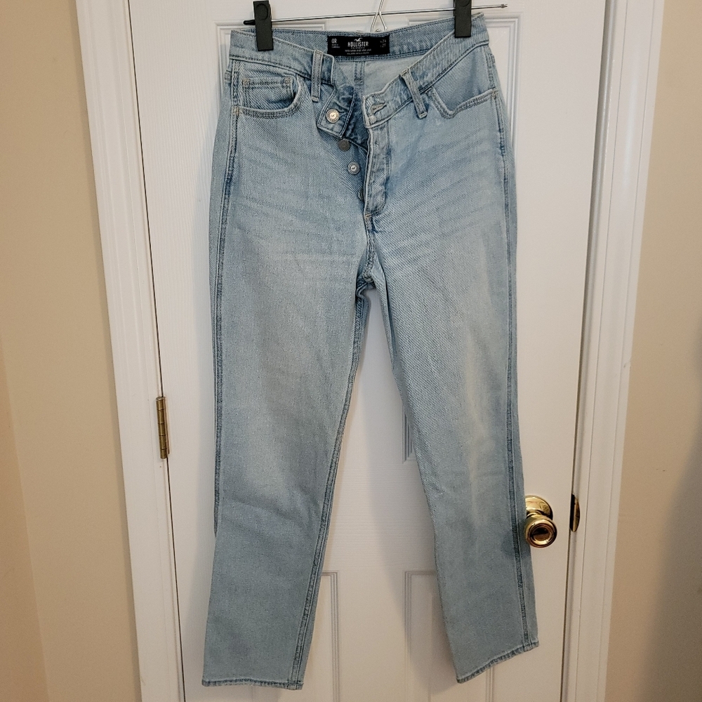 Hollister Ultra High Rise Asymmetrical Closure Light Wash Jeans Size W24 L27 - Picture 2 of 5